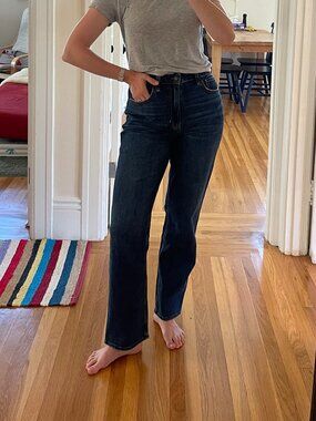 Hollister Ultra High-Rise 90s Straight Jeans – Size 6R / W28R